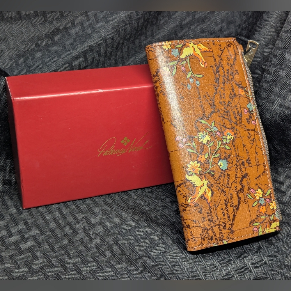 Patricia Nash Floral Nazari Bifold Wallet. - Picture 4 of 5